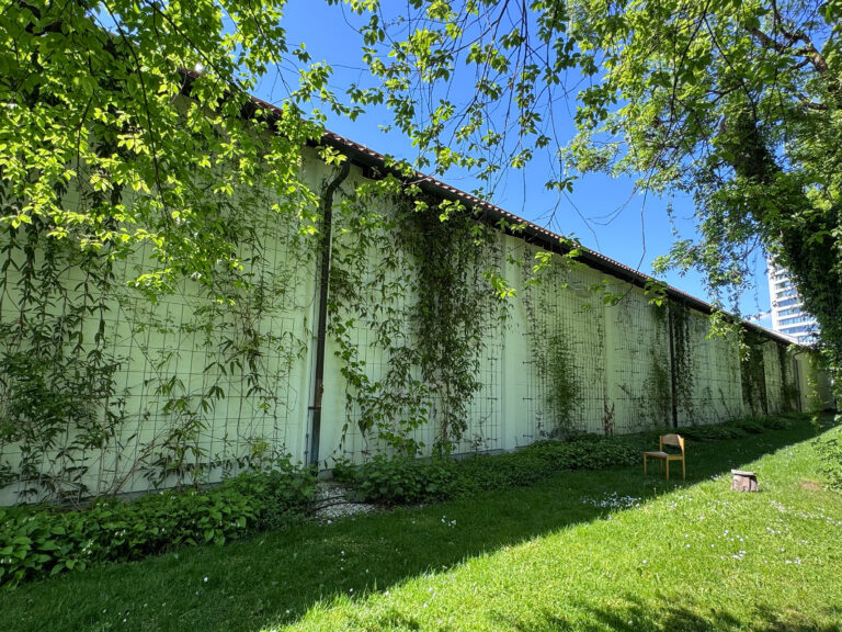 Fassadenbegrünung Betriebshöfe